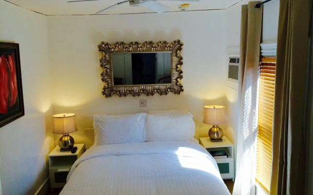Queen Vic Guest House Provincetown Adults Only
