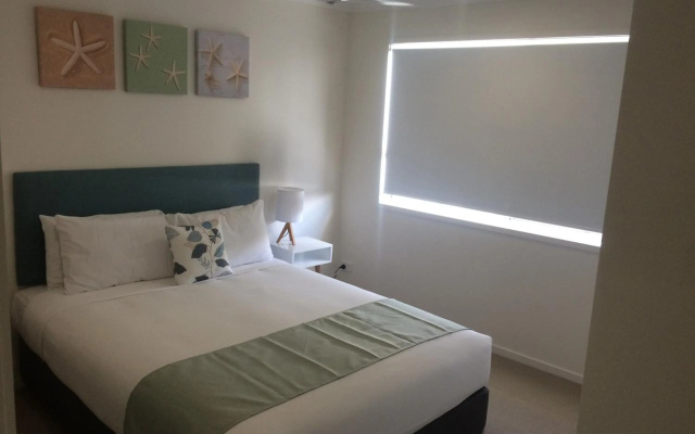 Direct Collective - Breeze on Brightwater – Guest Rooms – Mountain Creek