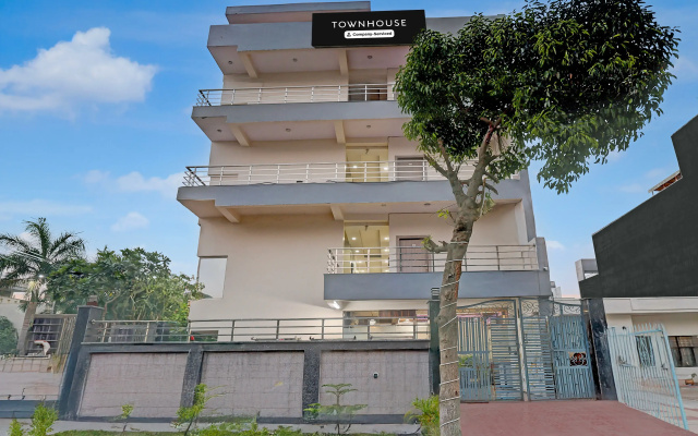 Classic With Balcony Palm Paradise