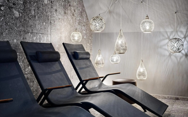 Stage 12 Hotel by Penz