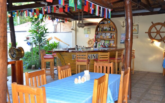 Captain's Lodge and Bar