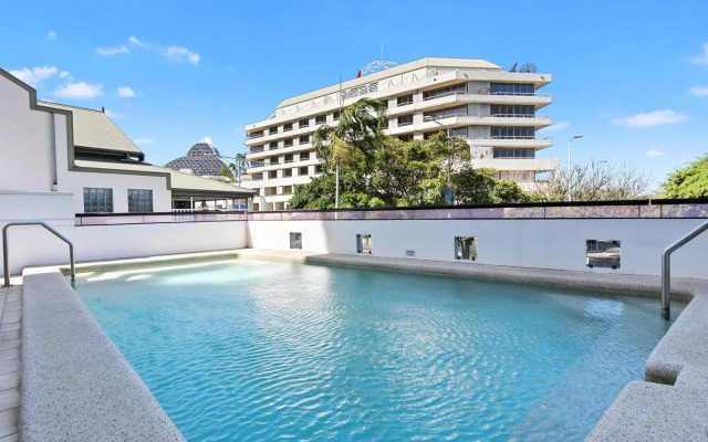 Stunning Costal 3 Bedroom Apartment In Cairns Cbd