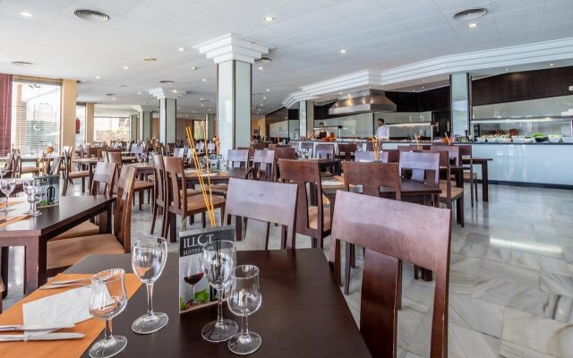 Hotel Illot Suites