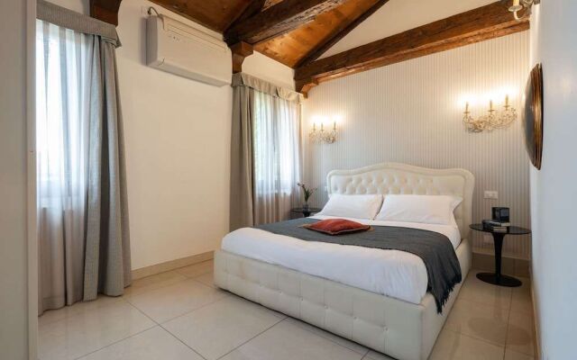 Grand Palace Apartments