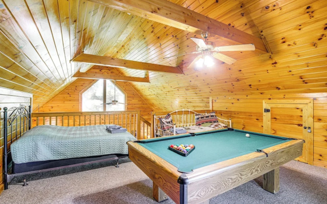 Sevierville Cabin w/ Hot Tub & Deck!