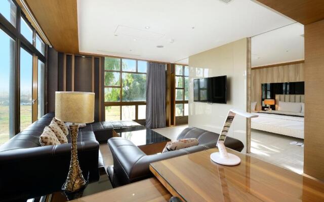 Jinsa Lakeside View Hotel