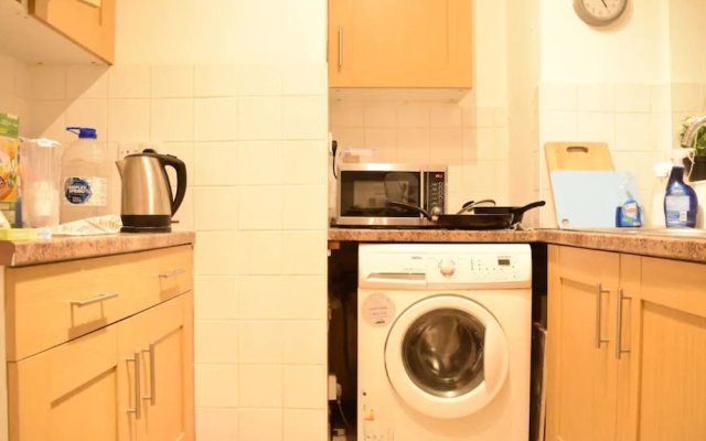 4 Bedroom Apartment in Kilburn With Private Balcony