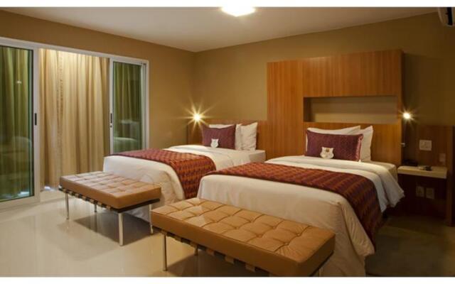 Jade Hotel