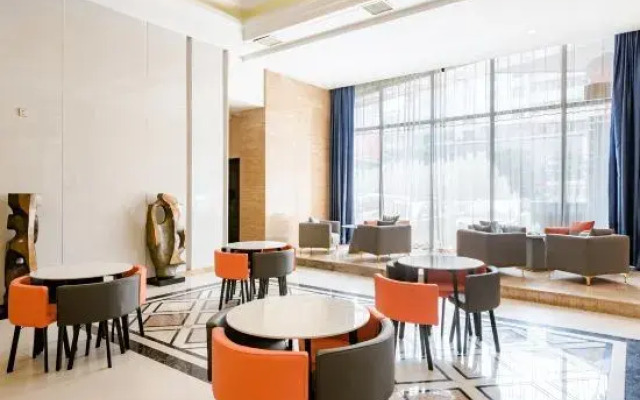 Luohe Asia Hotel (Changjian Square Branch, Renmin Road)