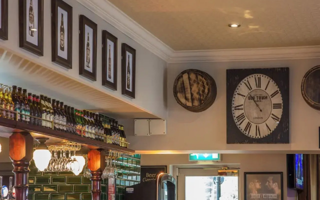 Norfolk Arms Hotel
