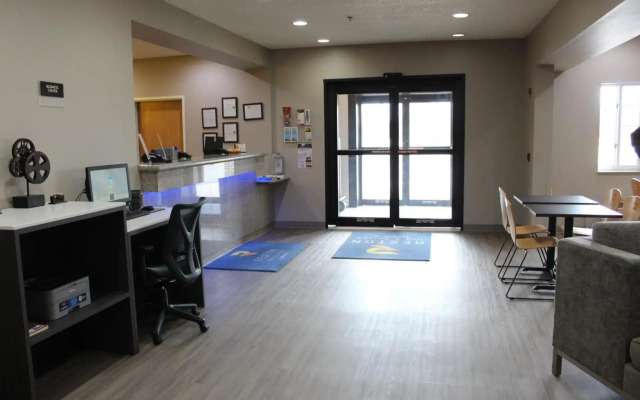 Reston Inn & Suites