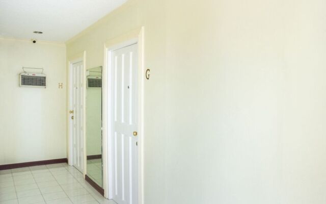 OYO 137 Residencia RSY Condotel