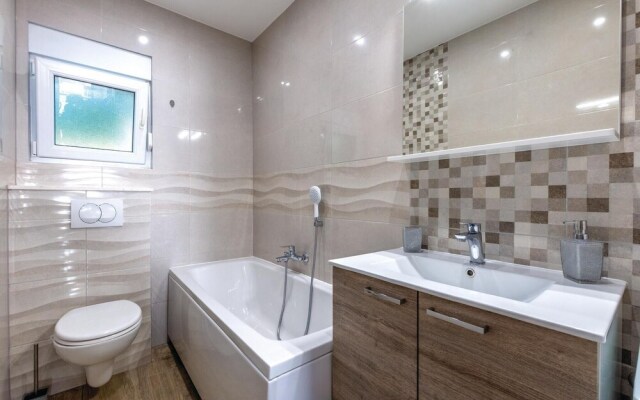 Nice Home in Jesenice With Wifi and 2 Bedrooms