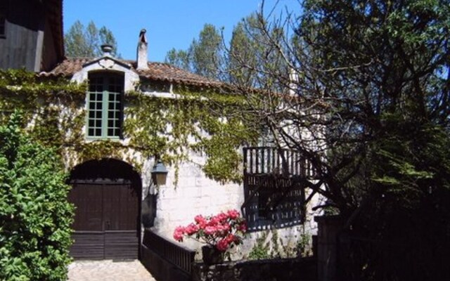 House With 5 Bedrooms in Bourdeilles, With Furnished Garden and Wifi -