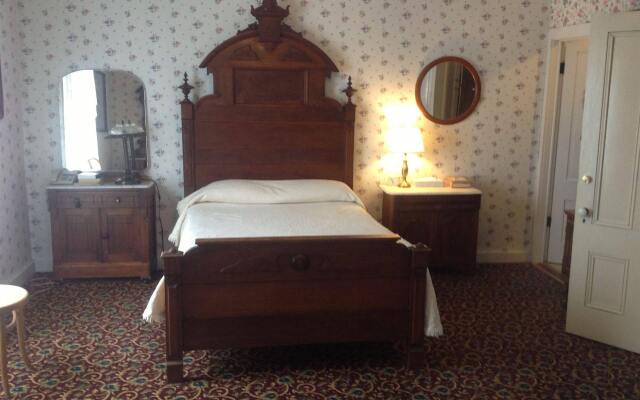 Bridgeport Inn
