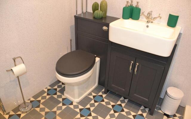 Mayflower Boutique Apartment - 2 Bedrooms Apartment - Stayseekers