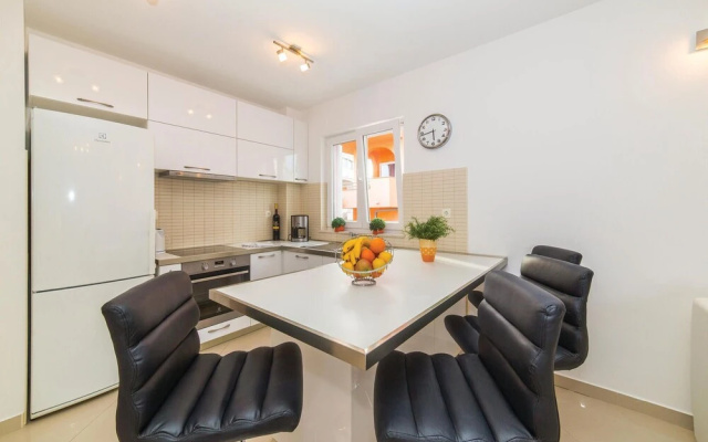 Beautiful Apartment in Okrug Gornji With 2 Bedrooms and Wifi