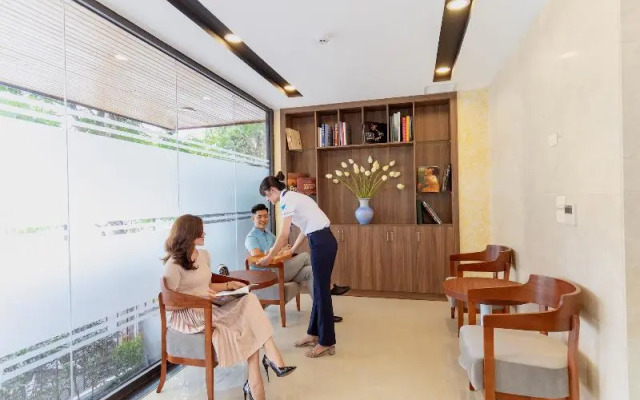 22Land Moon West Lake