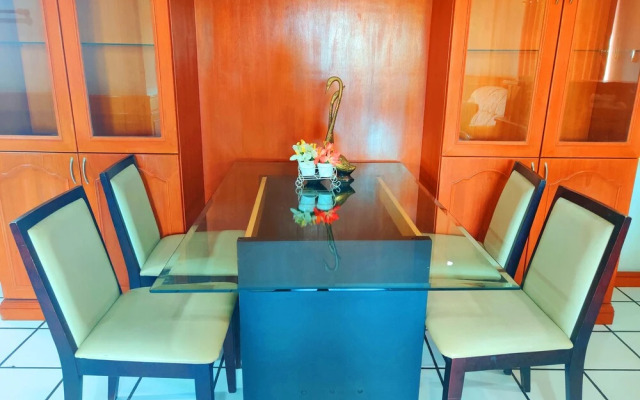 Thongpaeka Hotel