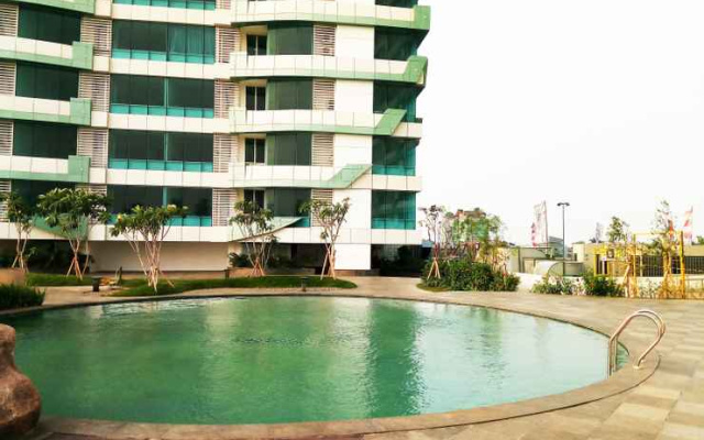 Comfy Homey Studio Apartment @ Grand Kamala Lagoon By Travelio