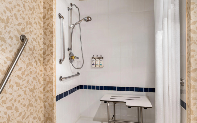 Holiday Inn Hotel & Suites North Vancouver by IHG