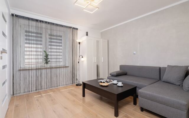 Apartment Gromadzka With A/C by Renters
