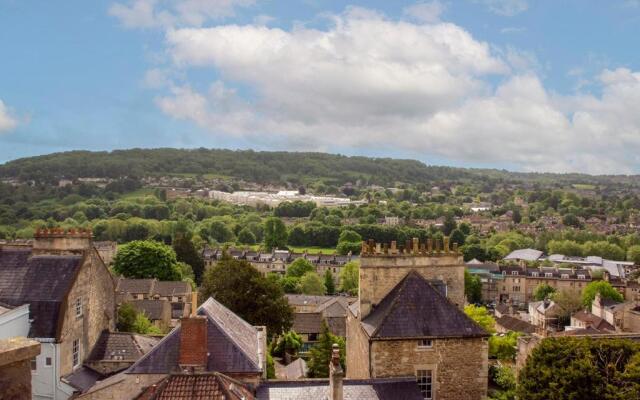 Beautiful views, Free parking!