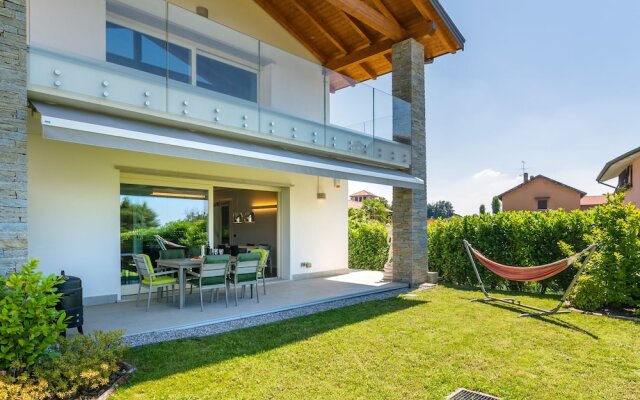 Lake-View Apartment In Cardana Di Besozzo With Private Garden