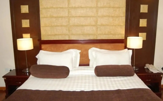 Owu Crown Hotel