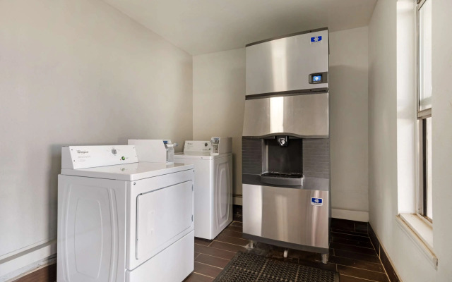 Best Western Red Carpet Inn