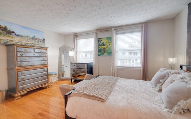 Quaint Arlington Vacation Rental w/ Patio!