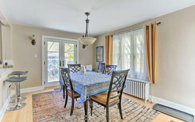 Yard & Grill: Centrally Located Denver Retreat!
