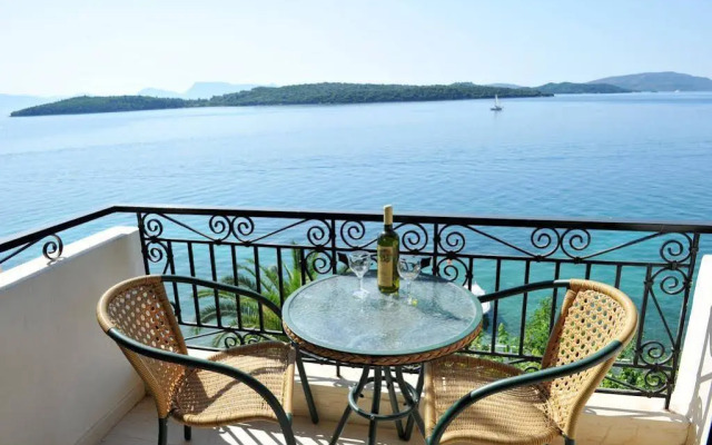 Logan's Beach Hotel