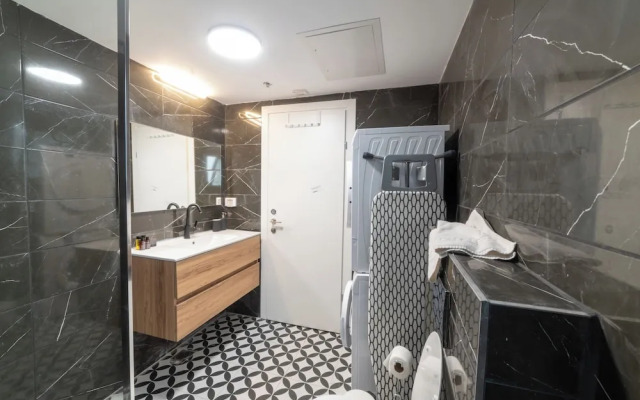 O&O - 2 BR Stylish & Modern Apartment