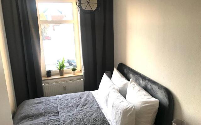 Purer Luxus mit 2 Schlafzimmern, Balkon und Privat-Parkplatz