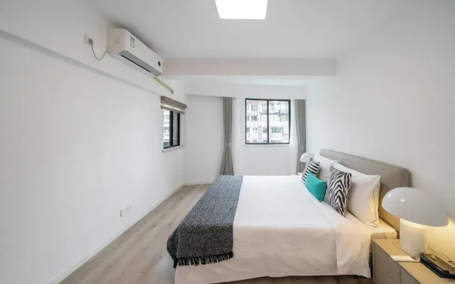 Tyms  2BR APT Hongqiao Paris Classic