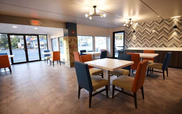 Baymont by Wyndham Pine Grove I-81