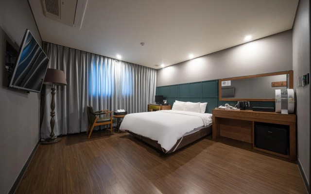 Guri Elin Hotel