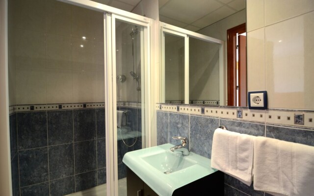 Apartamentos Hostal La Gola