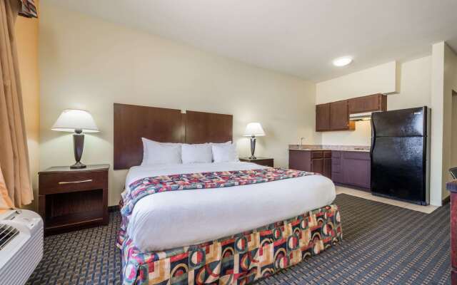 Days Inn & Suites by Wyndham Cleburne TX