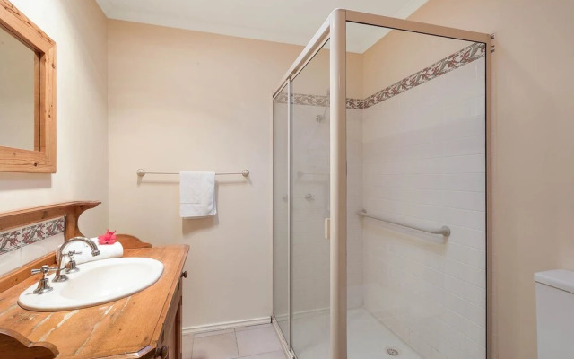 Pelican Lake Holiday House