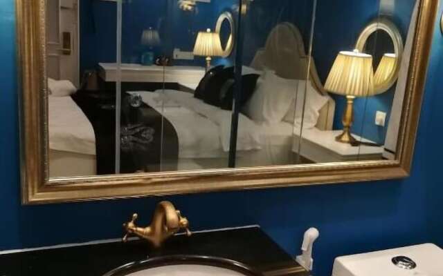 1 Day Car Hotel Station 18