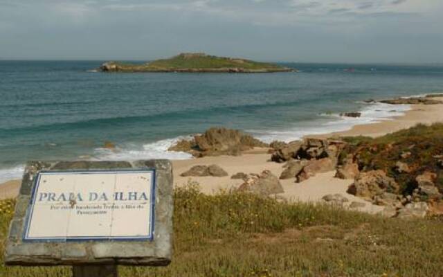 Ilha Do Pessegueiro Campsite & Bugalows