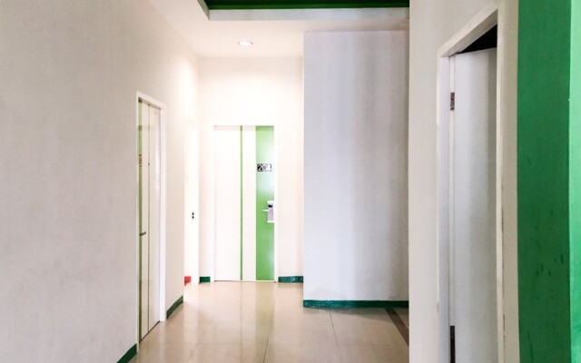 RedDoorz near Pantai Pede