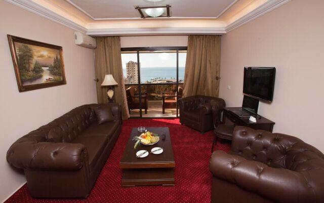 Queens Land Hotel