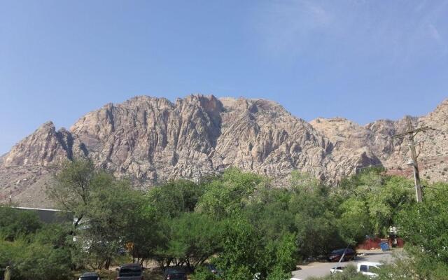 Bonnie Springs Ranch Motel