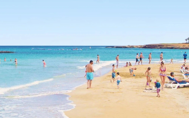 Maris Paralimni in Paralimni