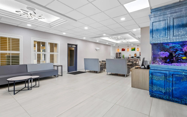 Quality Inn Airport - Cruise Port