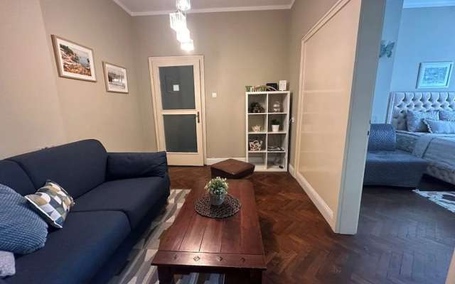 3 BDR Top Center Artistic Apartment - 115 m2