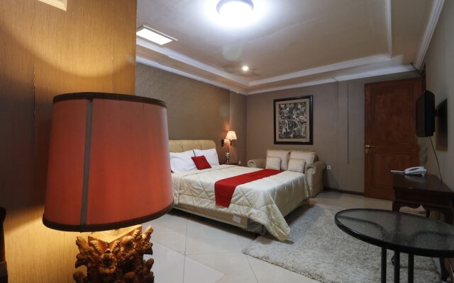 RedDoorz Plus @ Jalan Dharmawangsa